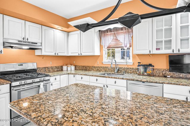 302 E Bird Village Road, Jackson, NJ 08527