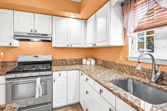 302 E Bird Village Road, Jackson, NJ 08527