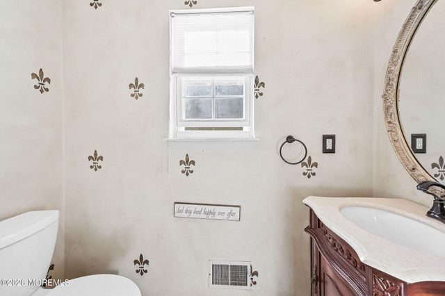 302 E Bird Village Road, Jackson, NJ 08527