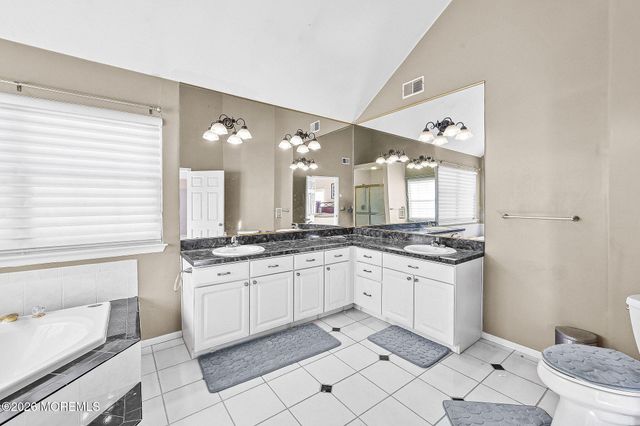 302 E Bird Village Road, Jackson, NJ 08527