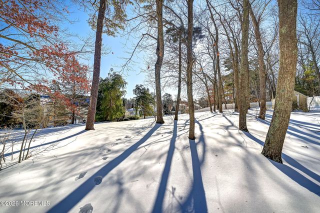 302 E Bird Village Road, Jackson, NJ 08527