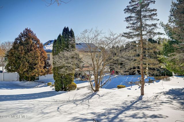 302 E Bird Village Road, Jackson, NJ 08527