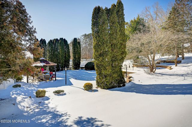 302 E Bird Village Road, Jackson, NJ 08527