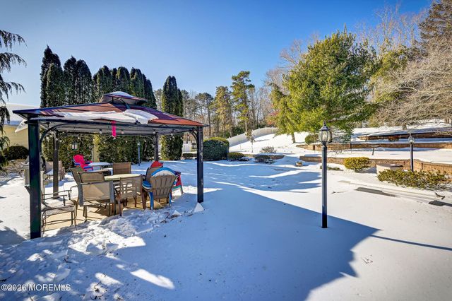 302 E Bird Village Road, Jackson, NJ 08527