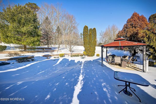 302 E Bird Village Road, Jackson, NJ 08527