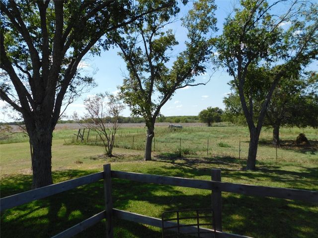 1111 Hcr 3110 S, Abbott, TX 76621