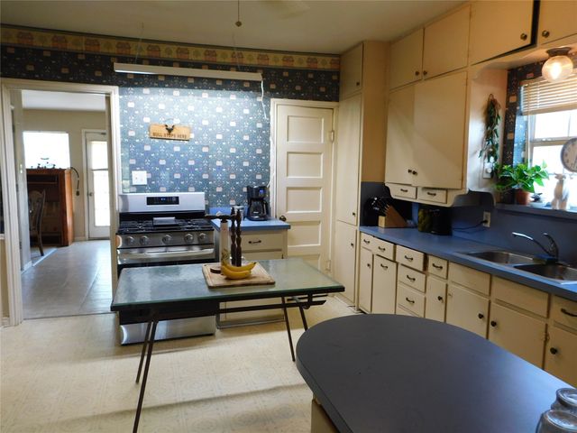 1111 Hcr 3110 S, Abbott, TX 76621