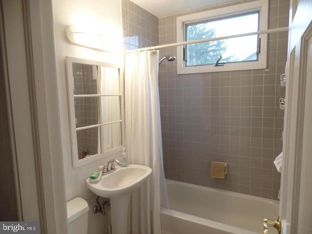 1821 PIMMIT DR, Falls Church, VA 22043