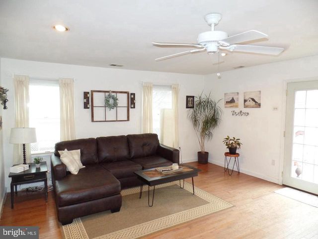 1821 PIMMIT DR, Falls Church, VA 22043