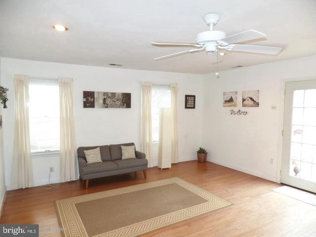 1821 PIMMIT DR, Falls Church, VA 22043