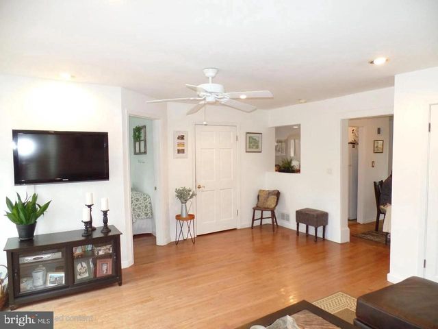 1821 PIMMIT DR, Falls Church, VA 22043