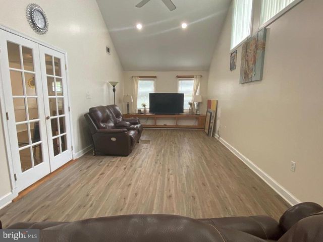 1821 PIMMIT DR, Falls Church, VA 22043