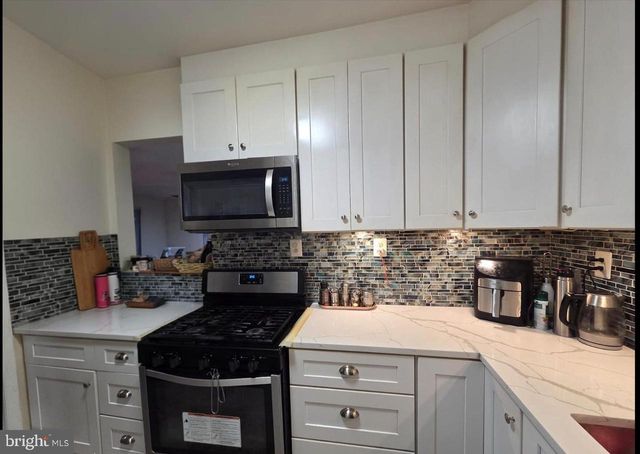 1821 PIMMIT DR, Falls Church, VA 22043