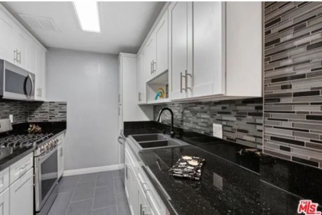 103 N Hayworth, Los Angeles, CA 90048