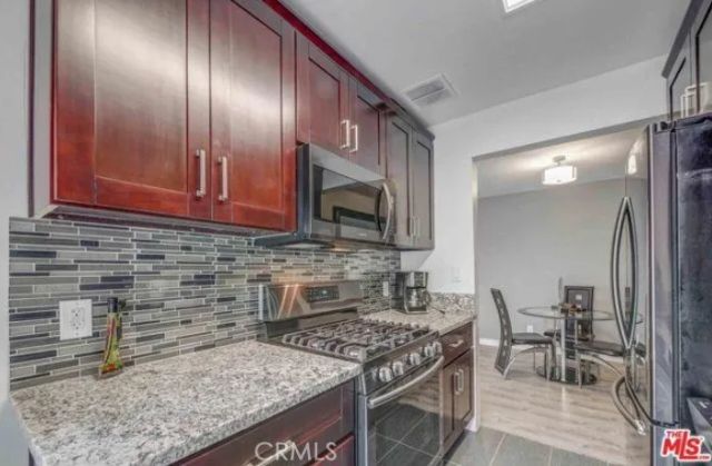 103 N Hayworth, Los Angeles, CA 90048