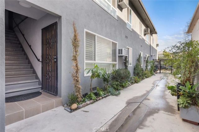 103 N Hayworth, Los Angeles, CA 90048