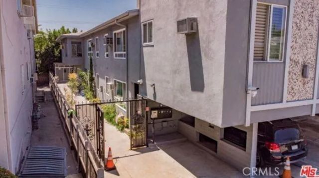 103 N Hayworth, Los Angeles, CA 90048