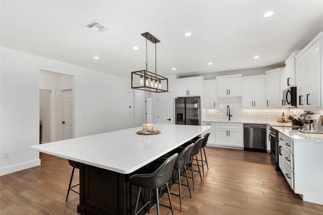 839 Cypress LN, Cottonwood Shores, TX 78657