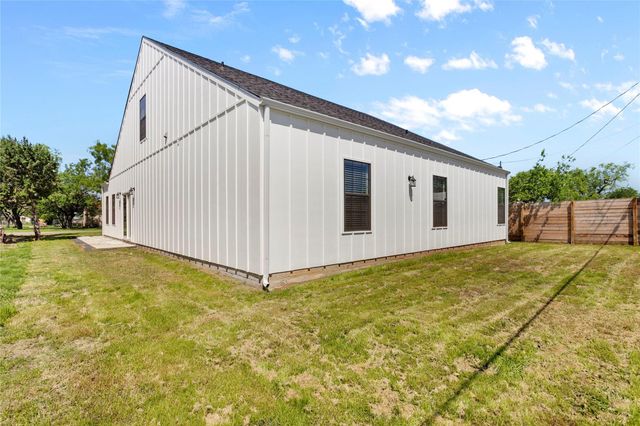 839 Cypress LN, Cottonwood Shores, TX 78657