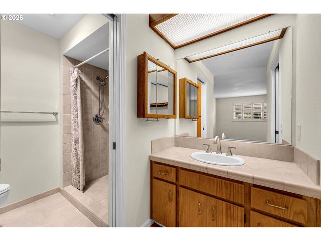 2306 Se BAYPOINT Dr, Vancouver, WA 98683