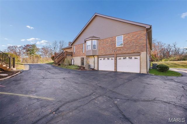 5117 Melitta Drive, St Louis, MO 63128