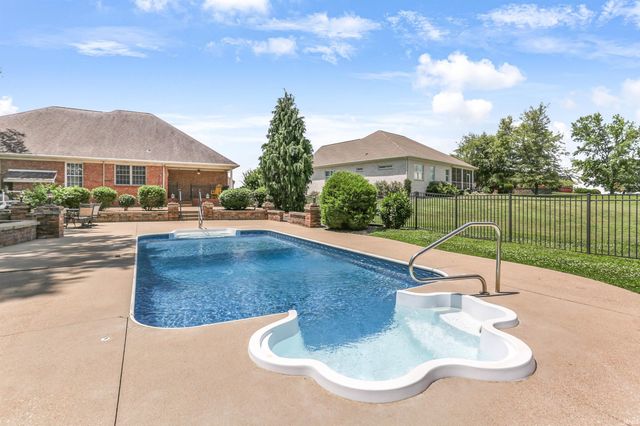 196 Quail Crossing Drive, Boonville, IN 47601