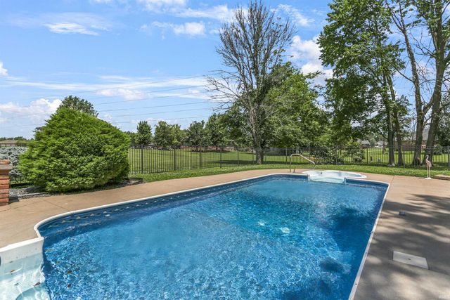 196 Quail Crossing Drive, Boonville, IN 47601