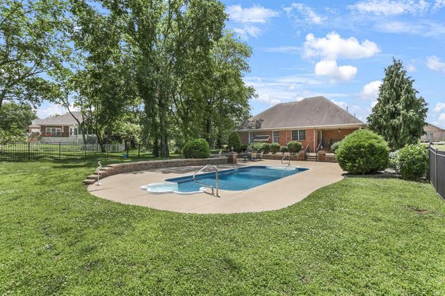 196 Quail Crossing Drive, Boonville, IN 47601