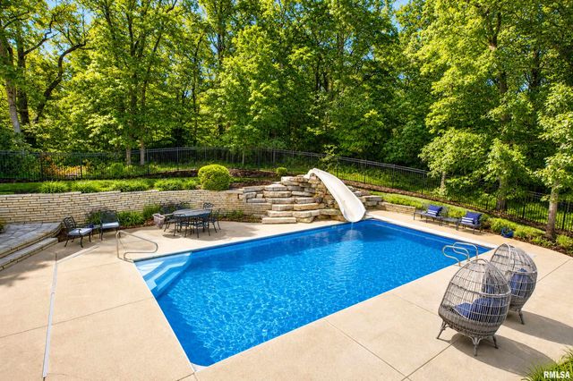 112 W GREYSTONE Court, Dunlap, IL 61525