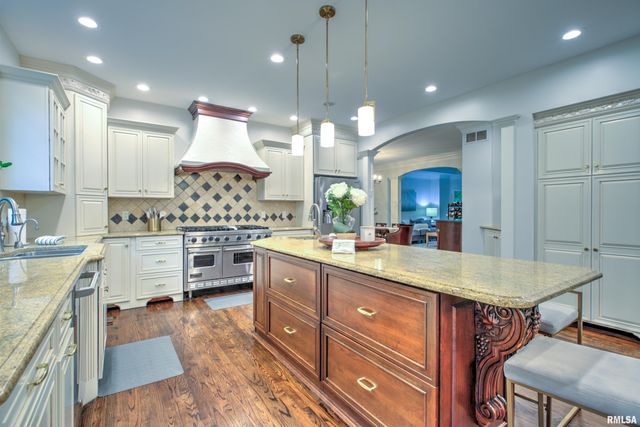 112 W GREYSTONE Court, Dunlap, IL 61525