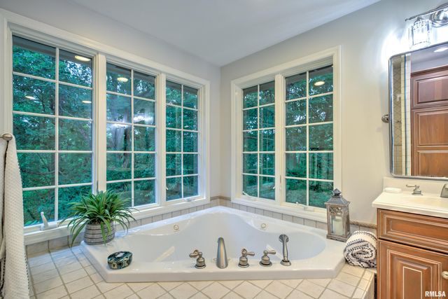 112 W GREYSTONE Court, Dunlap, IL 61525