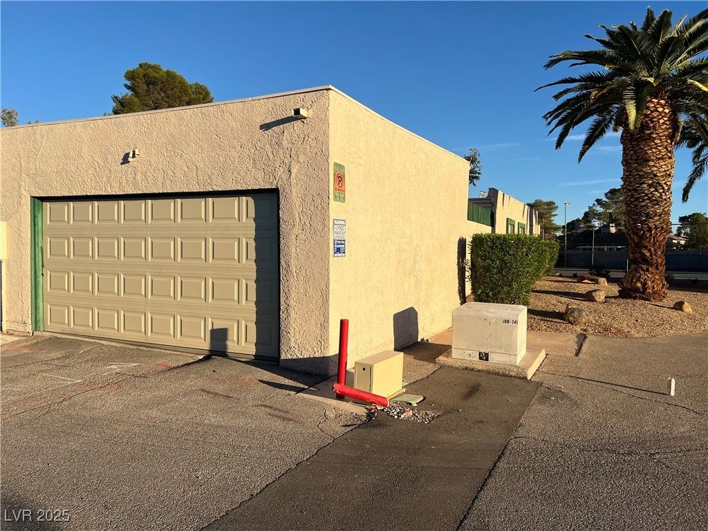 Image 4 of property listing at 3439 Del Marino Drive, Las Vegas, NV 89121