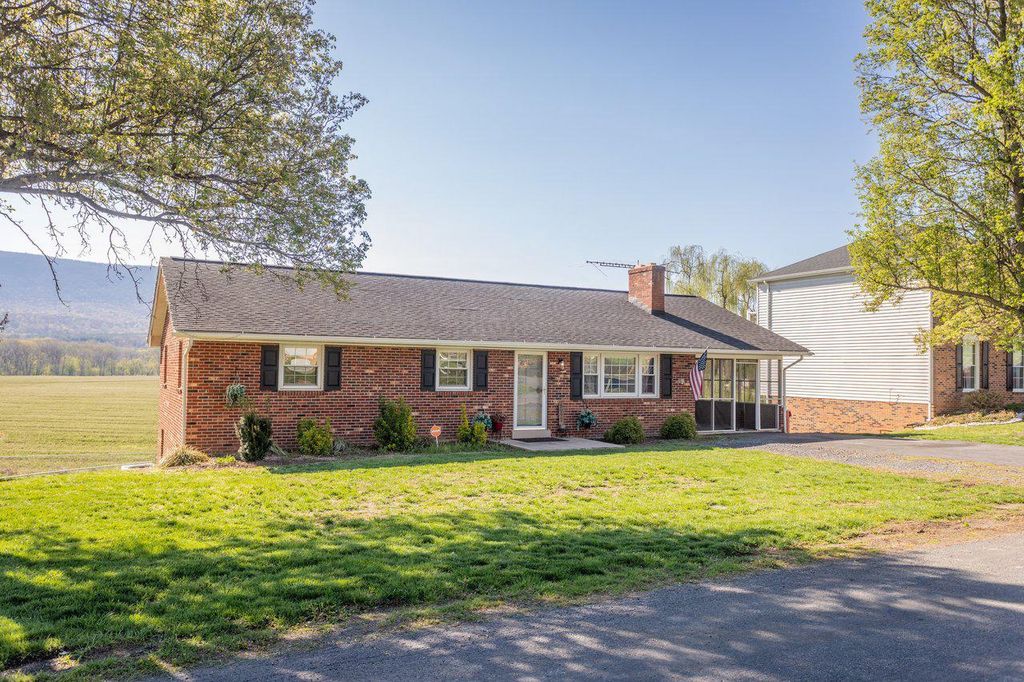 5092 DOGWOOD DR, Mount Jackson, VA 22842