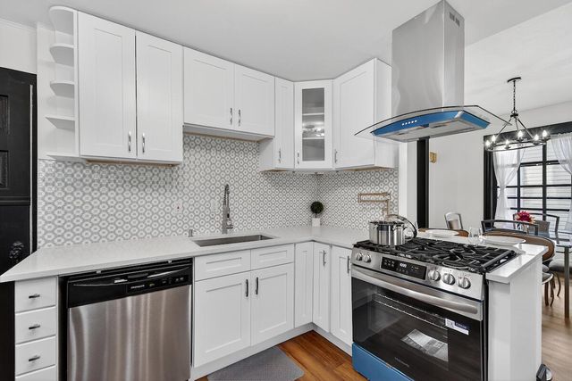 920 Grove AVENUE, Racine, WI 53405