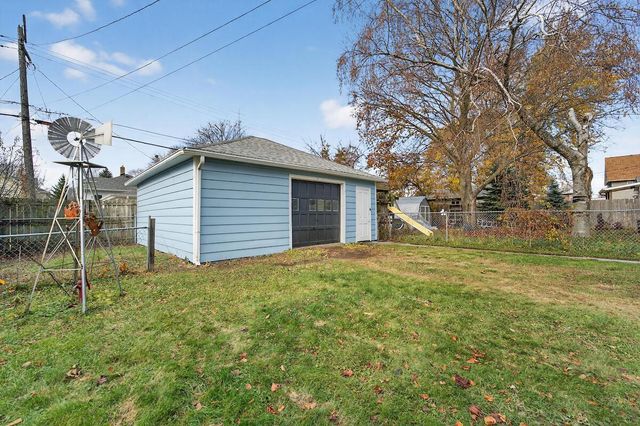 920 Grove AVENUE, Racine, WI 53405