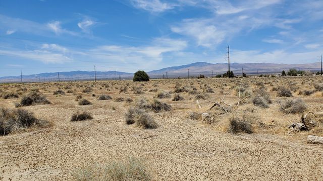 Dinkey Ave, Rosamond, CA 93560