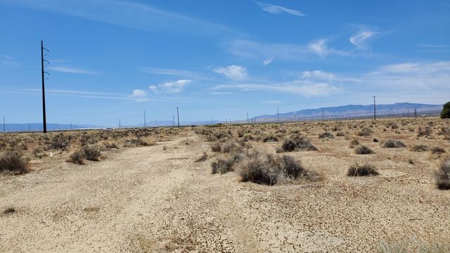 Dinkey Ave, Rosamond, CA 93560