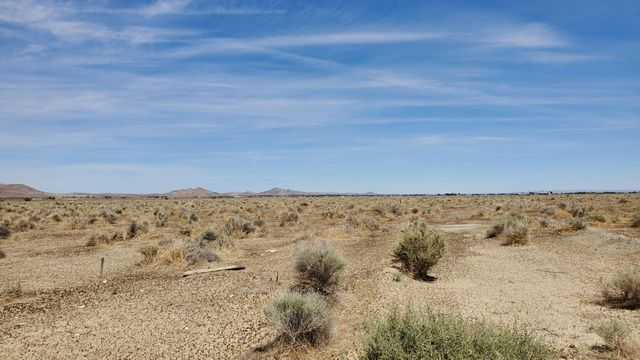 Dinkey Ave, Rosamond, CA 93560