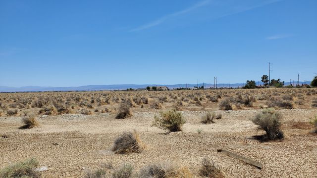 Dinkey Ave, Rosamond, CA 93560
