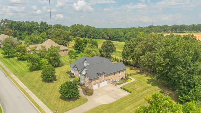 7300 Stirrup Ln, Fairview, TN 37062