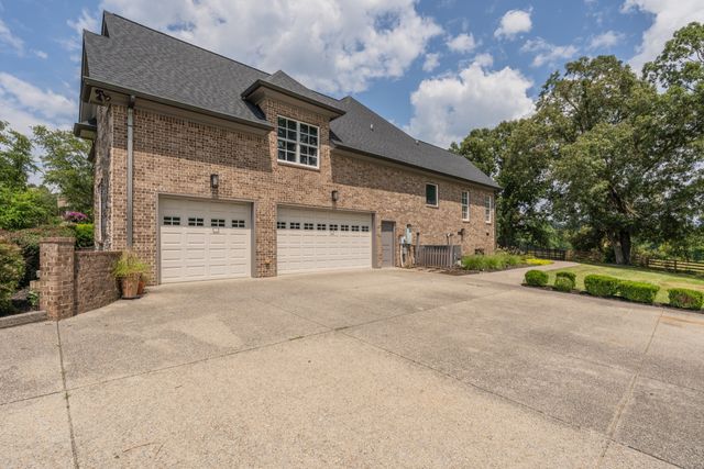 7300 Stirrup Ln, Fairview, TN 37062