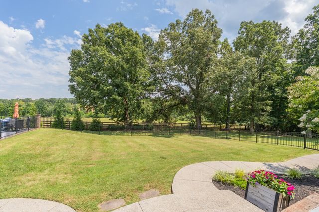 7300 Stirrup Ln, Fairview, TN 37062