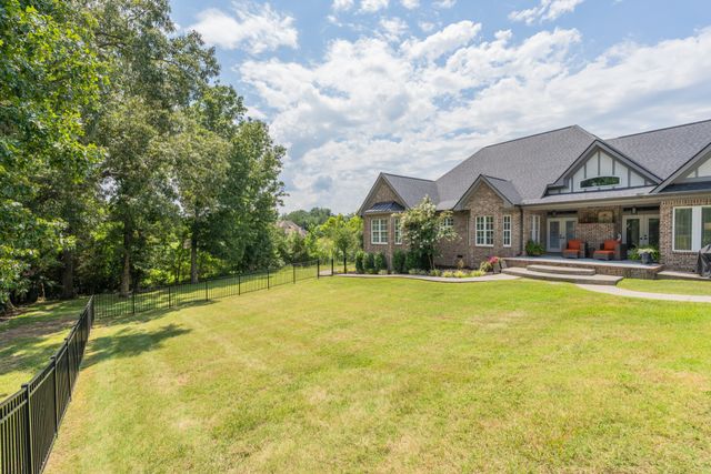 7300 Stirrup Ln, Fairview, TN 37062
