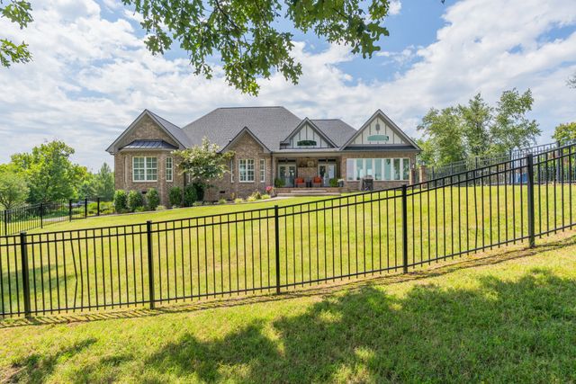 7300 Stirrup Ln, Fairview, TN 37062
