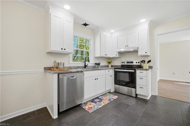 8157 Glass RD, Hayes, VA 23072