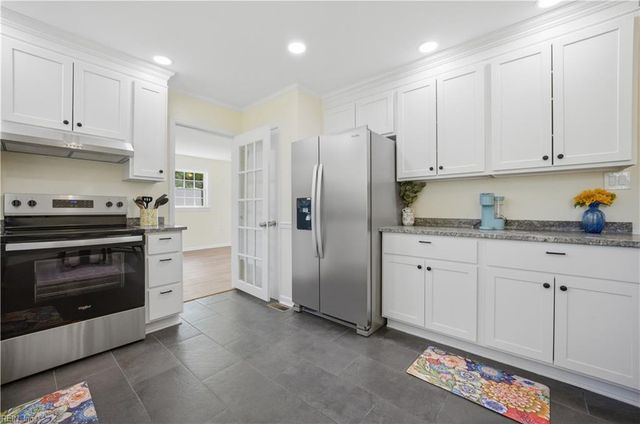 8157 Glass RD, Hayes, VA 23072