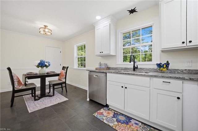 8157 Glass RD, Hayes, VA 23072