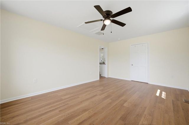 8157 Glass RD, Hayes, VA 23072