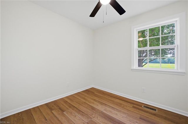 8157 Glass RD, Hayes, VA 23072