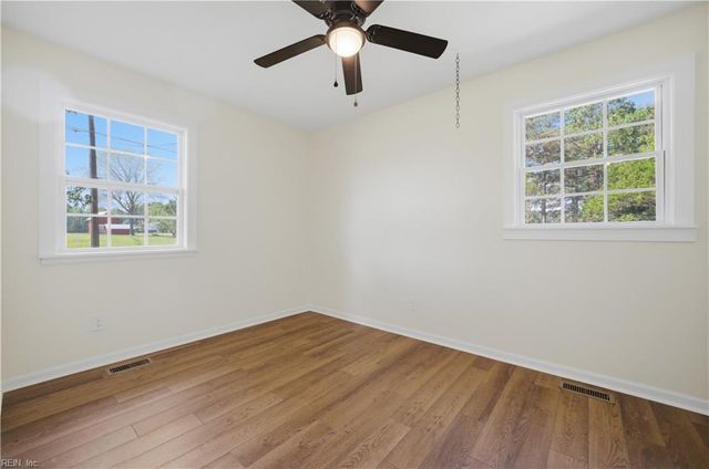 8157 Glass RD, Hayes, VA 23072